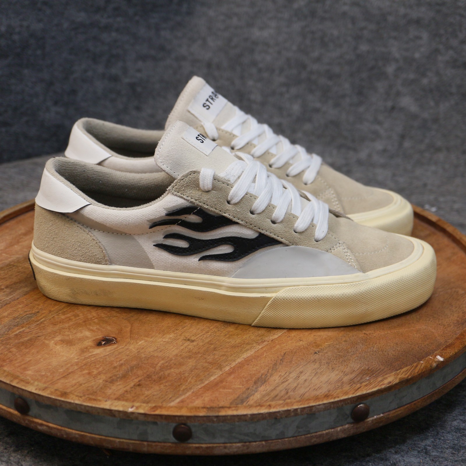 Straye Logan Men Size 8.5 US White Bone Cream Black Flame Skate Shoes Sneakers