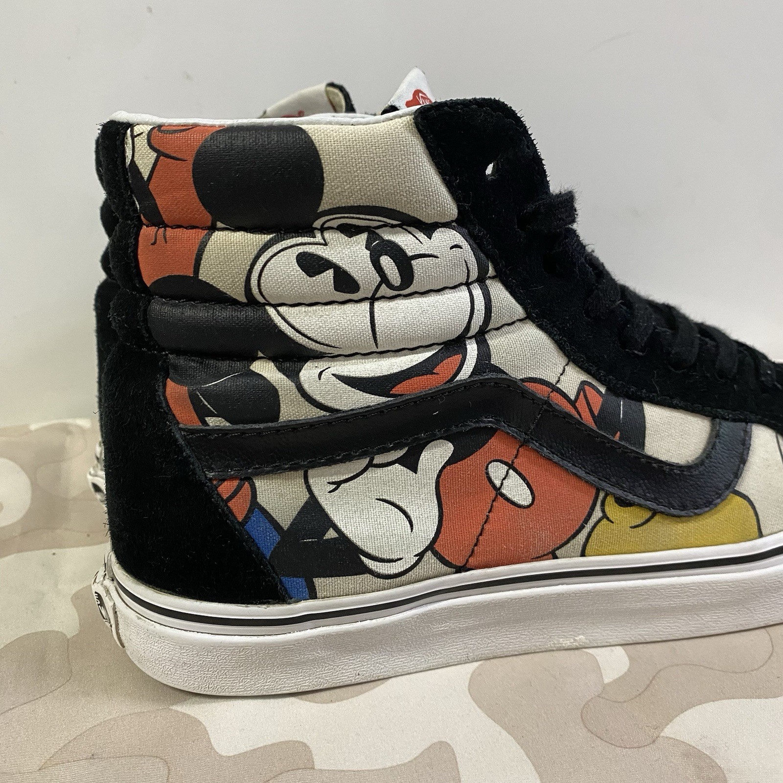 VANS Disney Shoes Mens 9.5 / Womens 11 Sk8-Hi Sneakers Mickey And Friends Goofy