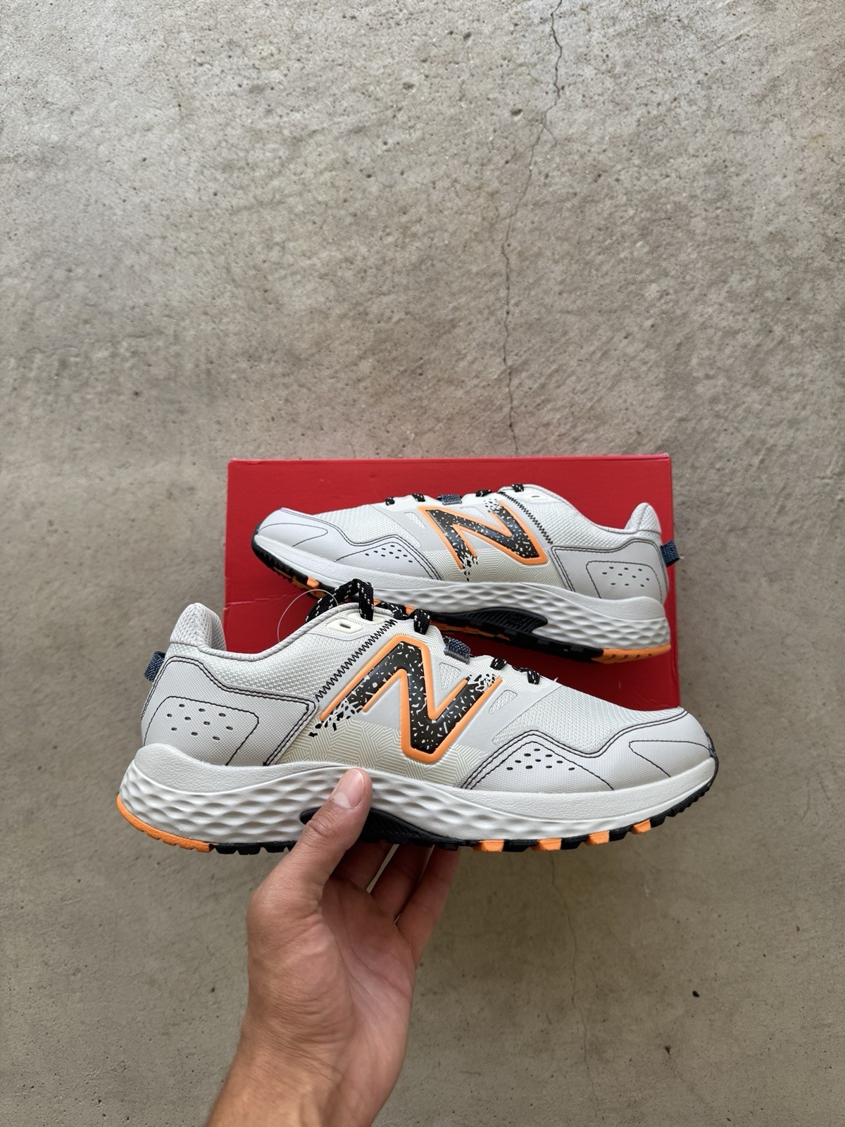 New Balance 410v8 Trail Running Shoes Men’s 9 4E Wide Gray MT410CA8 Brand New