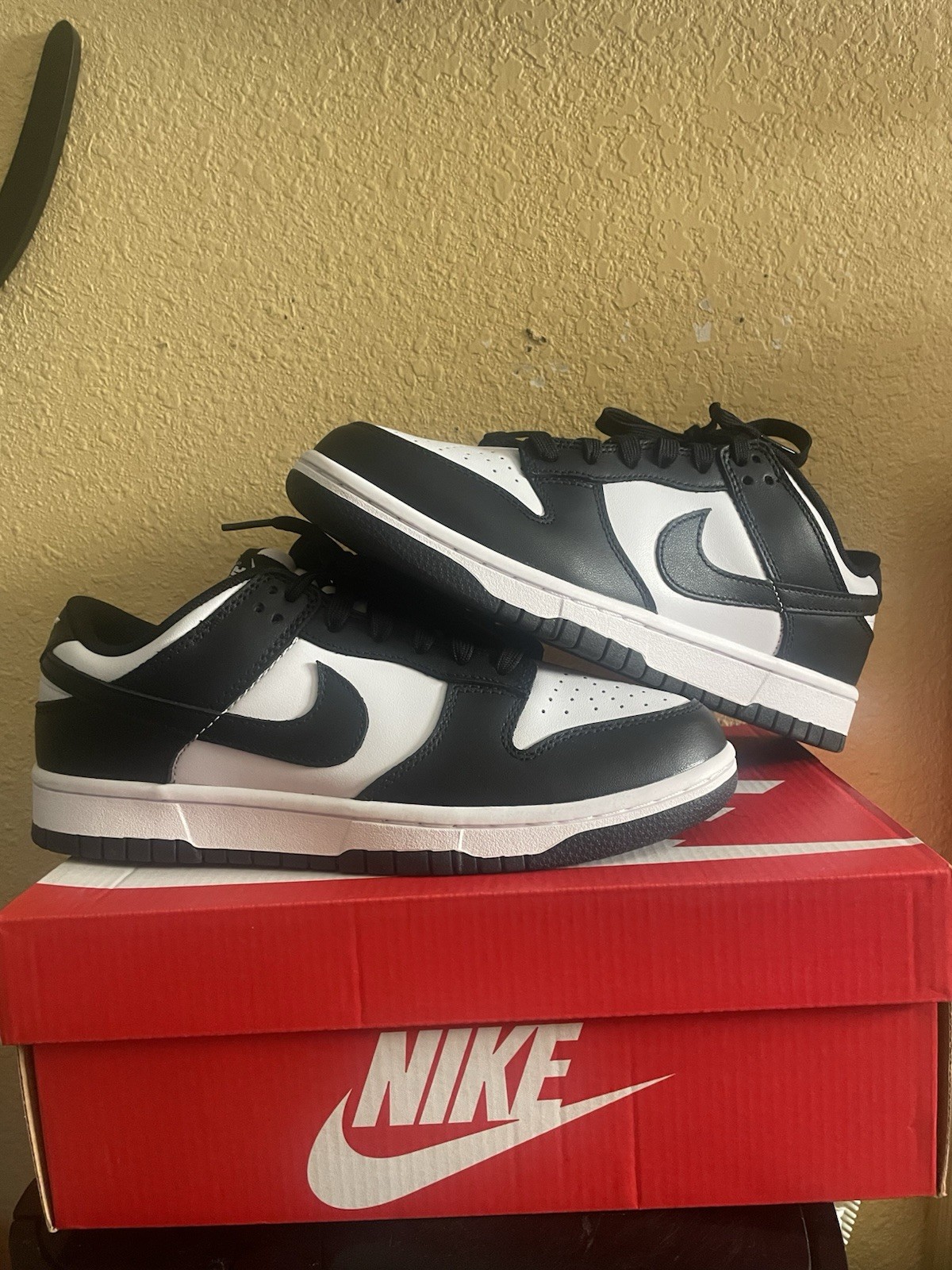 Nike Unisex Low Top Lace-Up Athletic Sneaker Black/White Colorblock Basketball