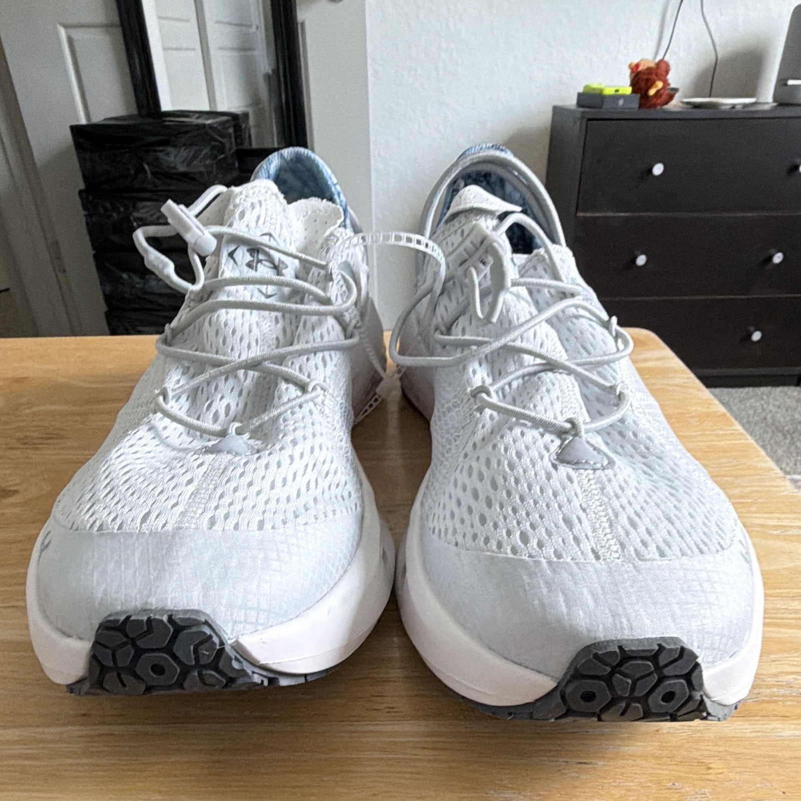 Under Armour Men’s White Blue Gray Abstract Low Top Lace Up Athletic Sneakers