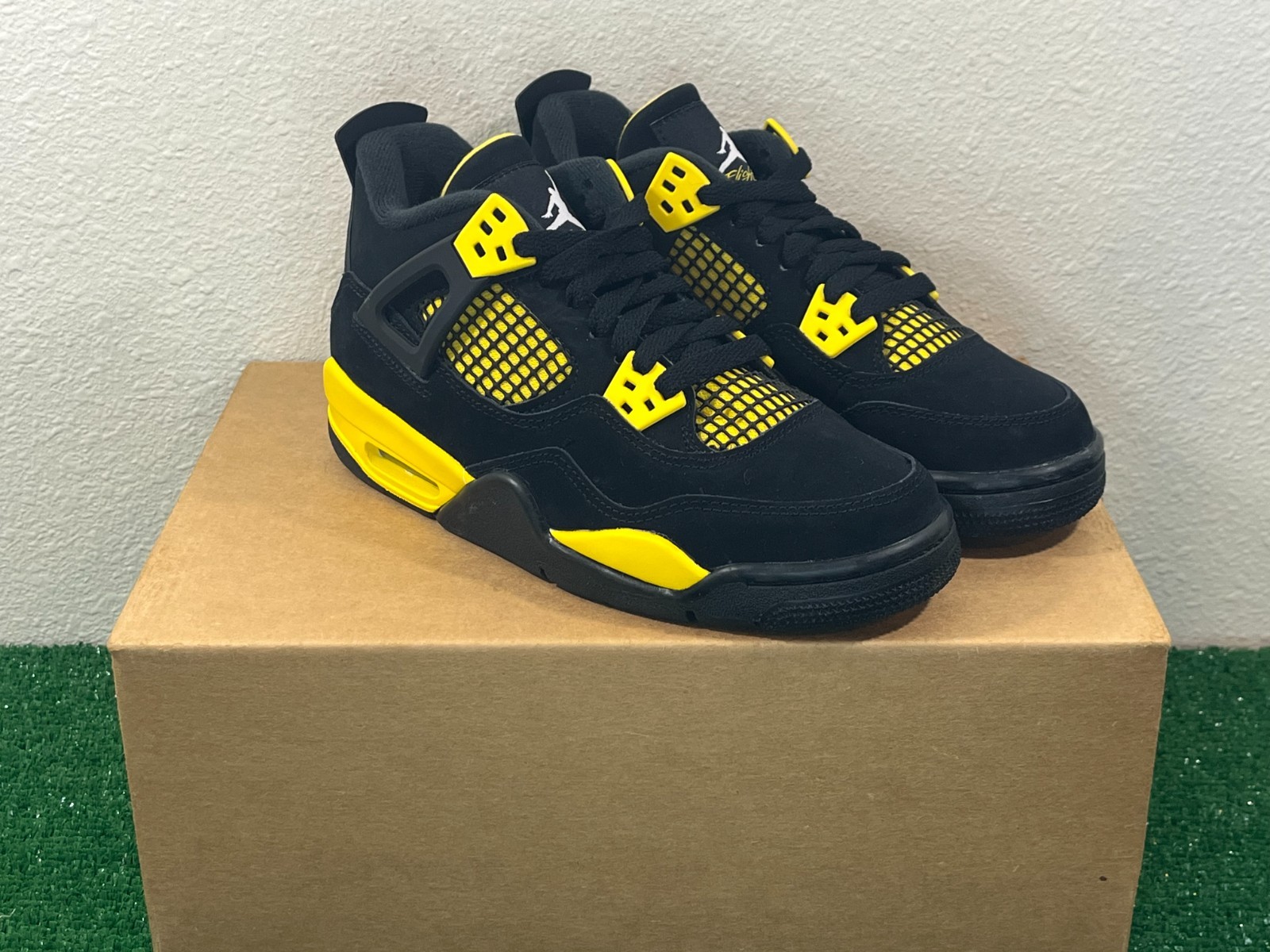 4 Men/5.5 Women – Nike Air Jordan 4 Retro GS Thunder Black Yellow Shoes B-Grade