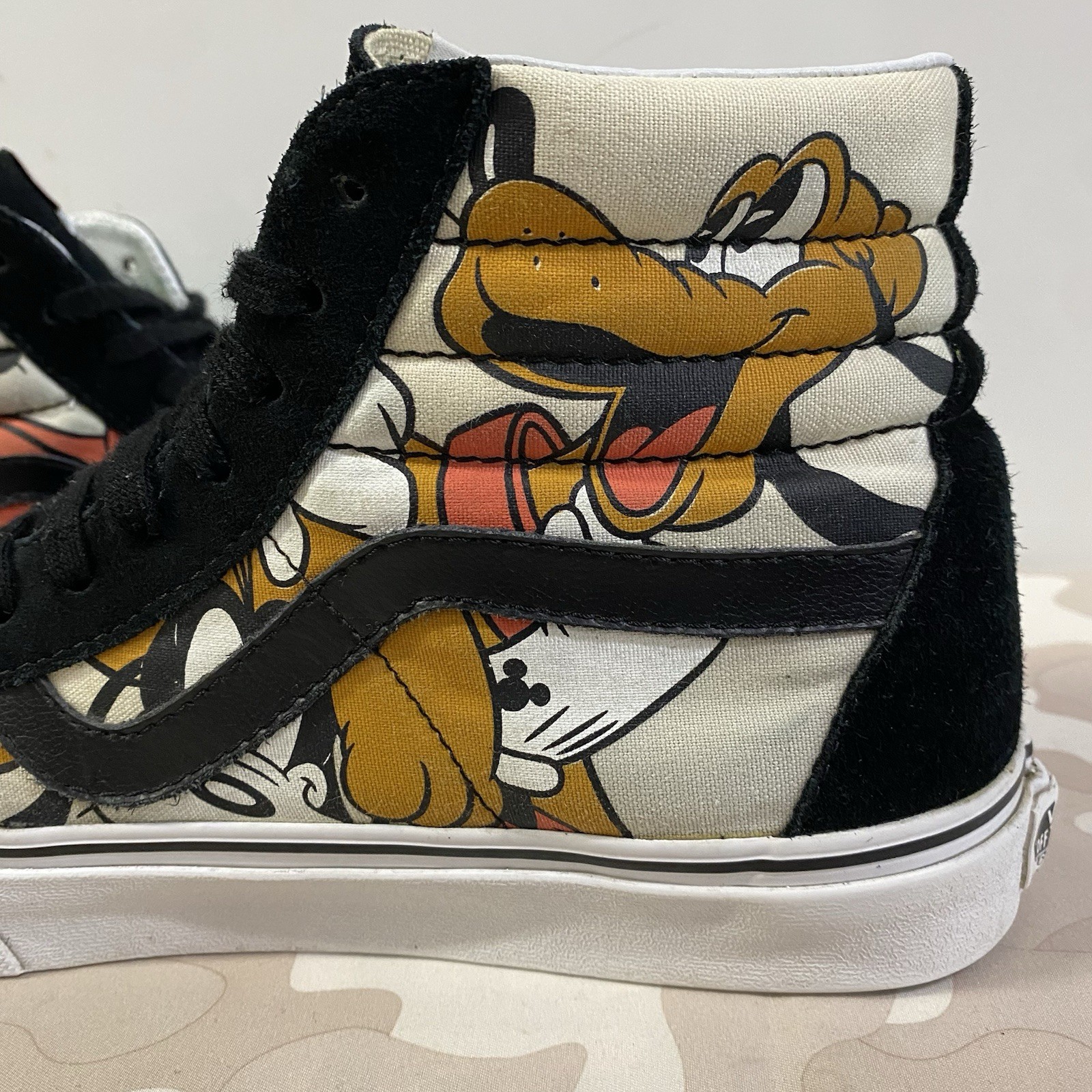VANS Disney Shoes Mens 9.5 / Womens 11 Sk8-Hi Sneakers Mickey And Friends Goofy